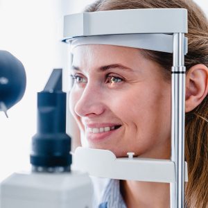 Medical Center Assiatnce IOL lens replacement